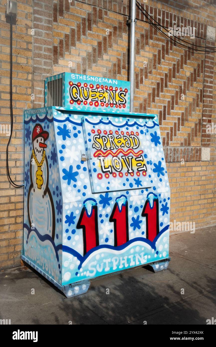Un vano per il ghiaccio con un bel messaggio di vacanza per diffondere l'amore. In Giamaica, Queens, New York, Queens, New York Foto Stock