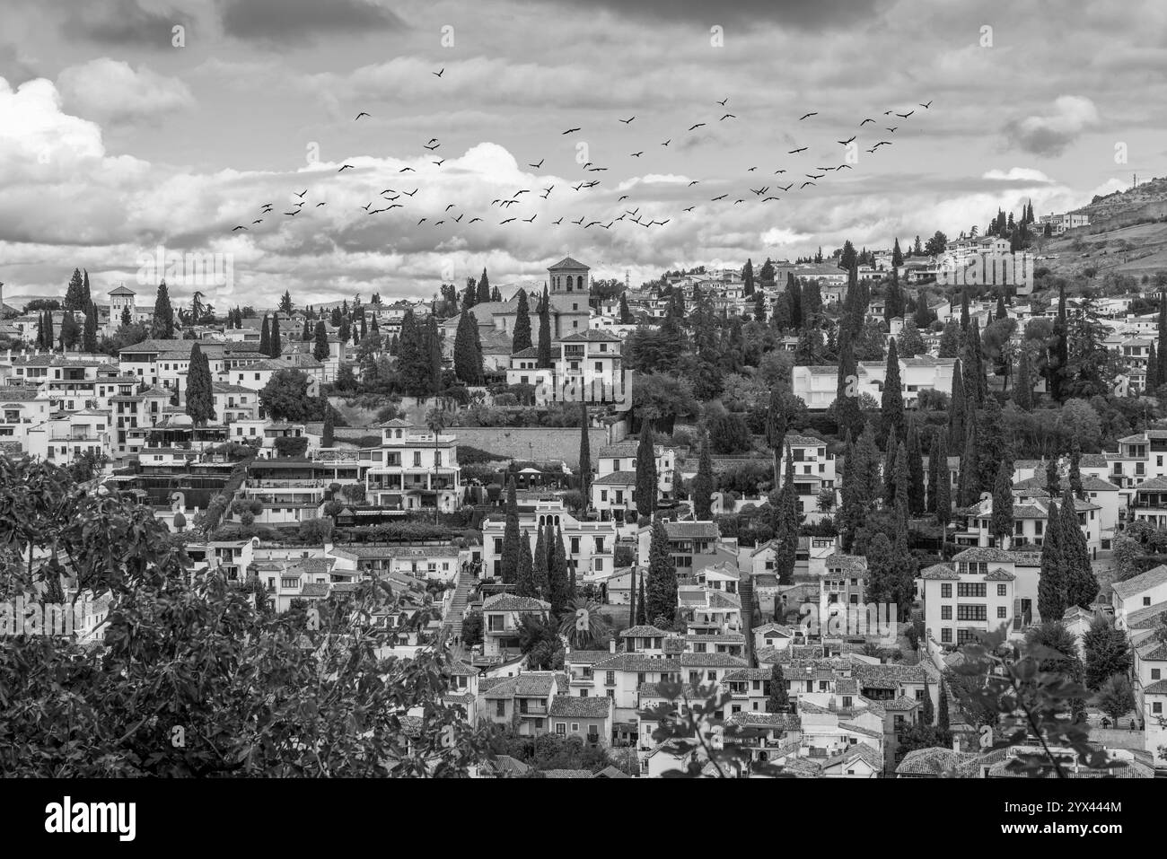 Vista del quartiere Albayzin dal palazzo dell'Alhambra, Granada, Andalusia, Spagna Foto Stock