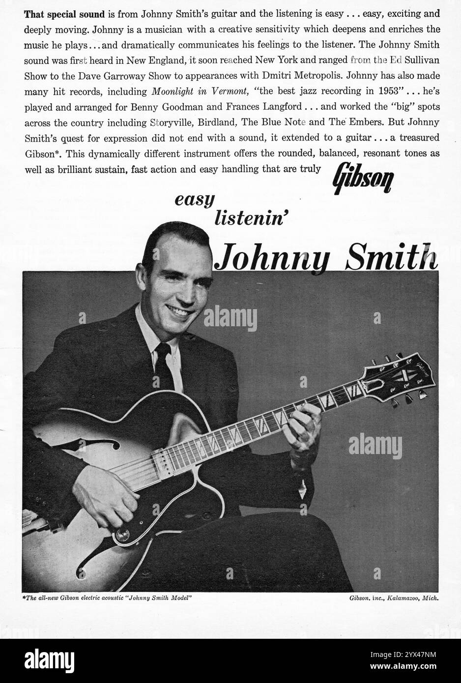 Un annuncio a pagina intera di Gibson Guitar da una rivista musicale del 1961 con la star jazz Johnny Smith. Foto Stock