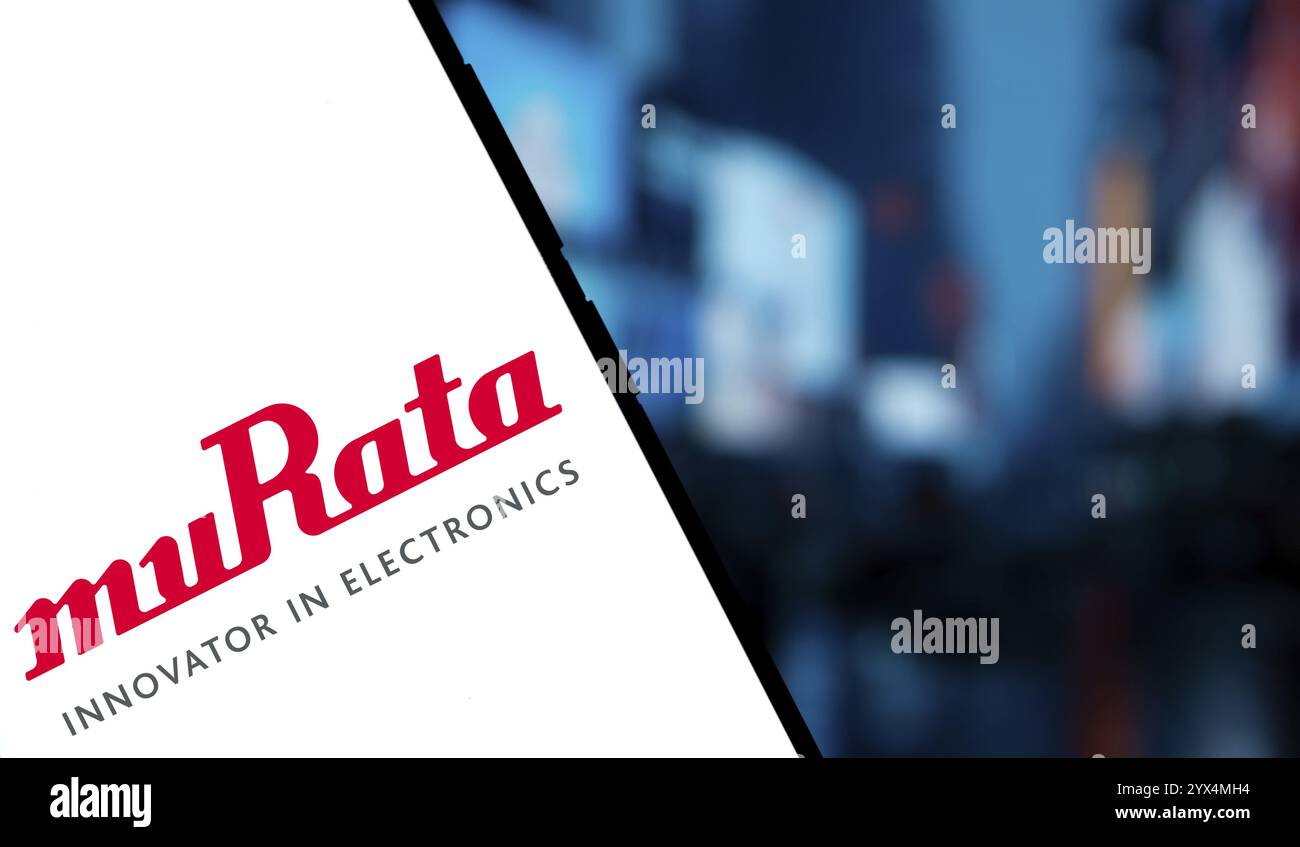 Il logo murata Innonator in Electronics viene visualizzato sullo smartphone. Murata Manufacturing Co Ltd è un produttore giapponese di componenti elettronici Foto Stock