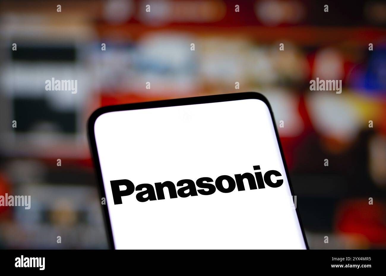 Il logo Panasonic viene visualizzato sullo smartphone. Panasonic Holdings Corporation è una multinazionale giapponese di elettronica. Foto Stock
