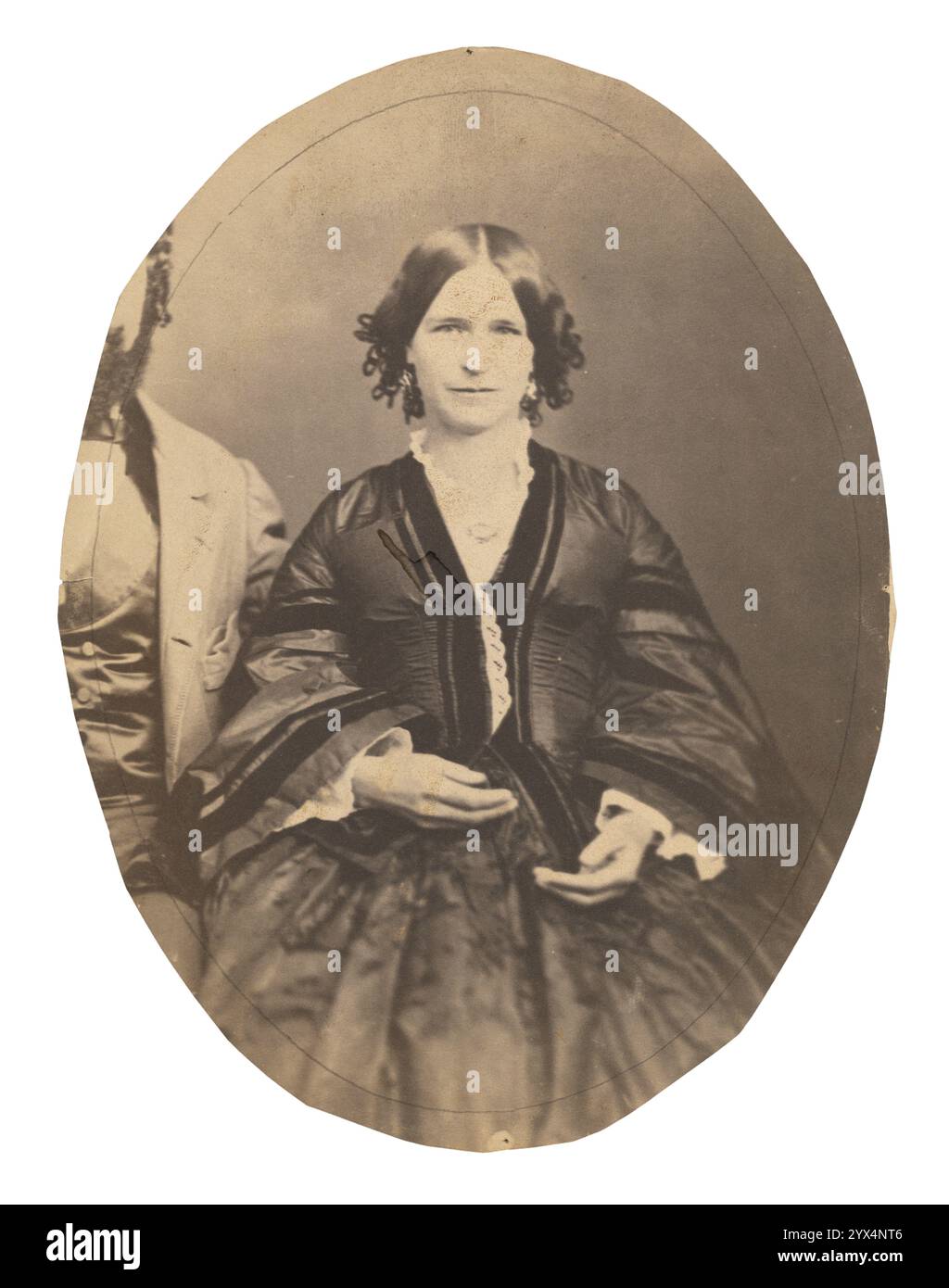 Ritratto di una donna, 1850 anni Ritratto di un uomo e di una donna. L'uomo è visibile solo parzialmente a causa del ritaglio dell'immagine. Foto Stock