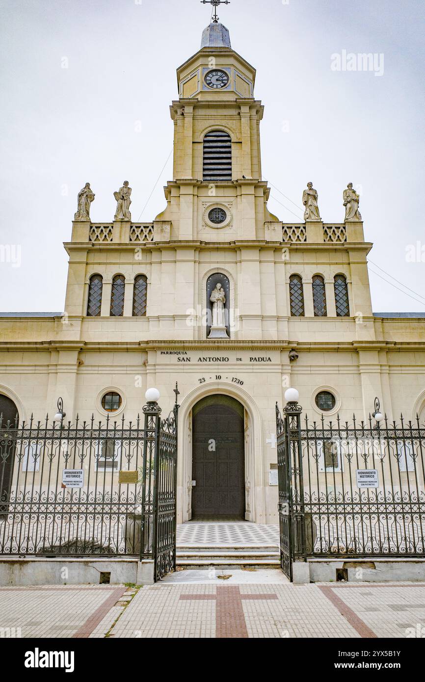 San Antonio de Areco, Argentina - 19 novembre 2024: Chiesa Parroquia di San Antonio de Padova, San Antonio de Areco, la Pampa Foto Stock