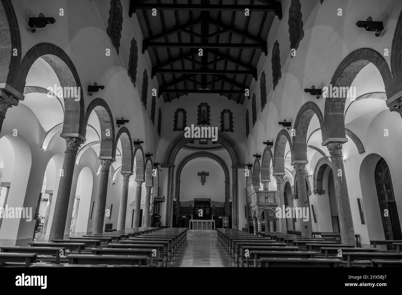 La cattedrale di San Clemente è il principale luogo di culto della città di Teano, in Campania, e sede della diocesi di Teano-Calvi Foto Stock