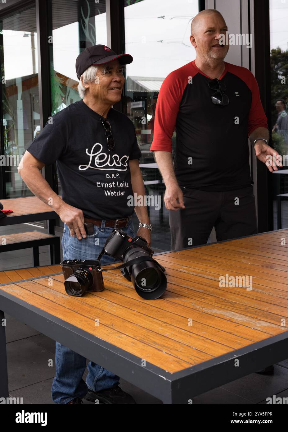 Nick Ut, vincitore del premio Pulitzer, in nuova Zelanda, promuove il suo nuovo documentario, From Hell to Hollywood. Foto Stock