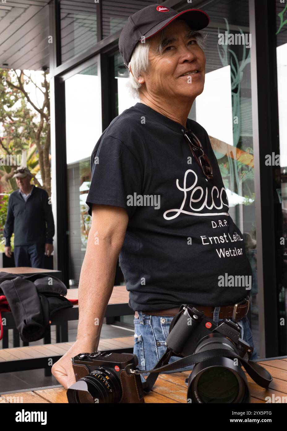 Nick Ut, vincitore del premio Pulitzer, in nuova Zelanda, promuove il suo nuovo documentario, From Hell to Hollywood. Foto Stock