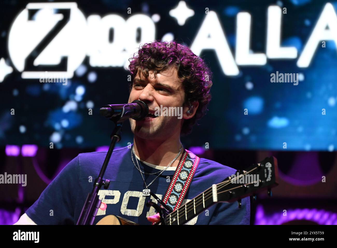 Manhattan, Stati Uniti. 13 dicembre 2024. Mark Ambor si esibisce allo Z100 Jingle Ball All Access Lounge all'Hammerstein Ballroom di Manhattan, New York, il 13 dicembre 2024. (Foto di Kyle Mazza/NurPhoto)0 credito: NurPhoto SRL/Alamy Live News Foto Stock