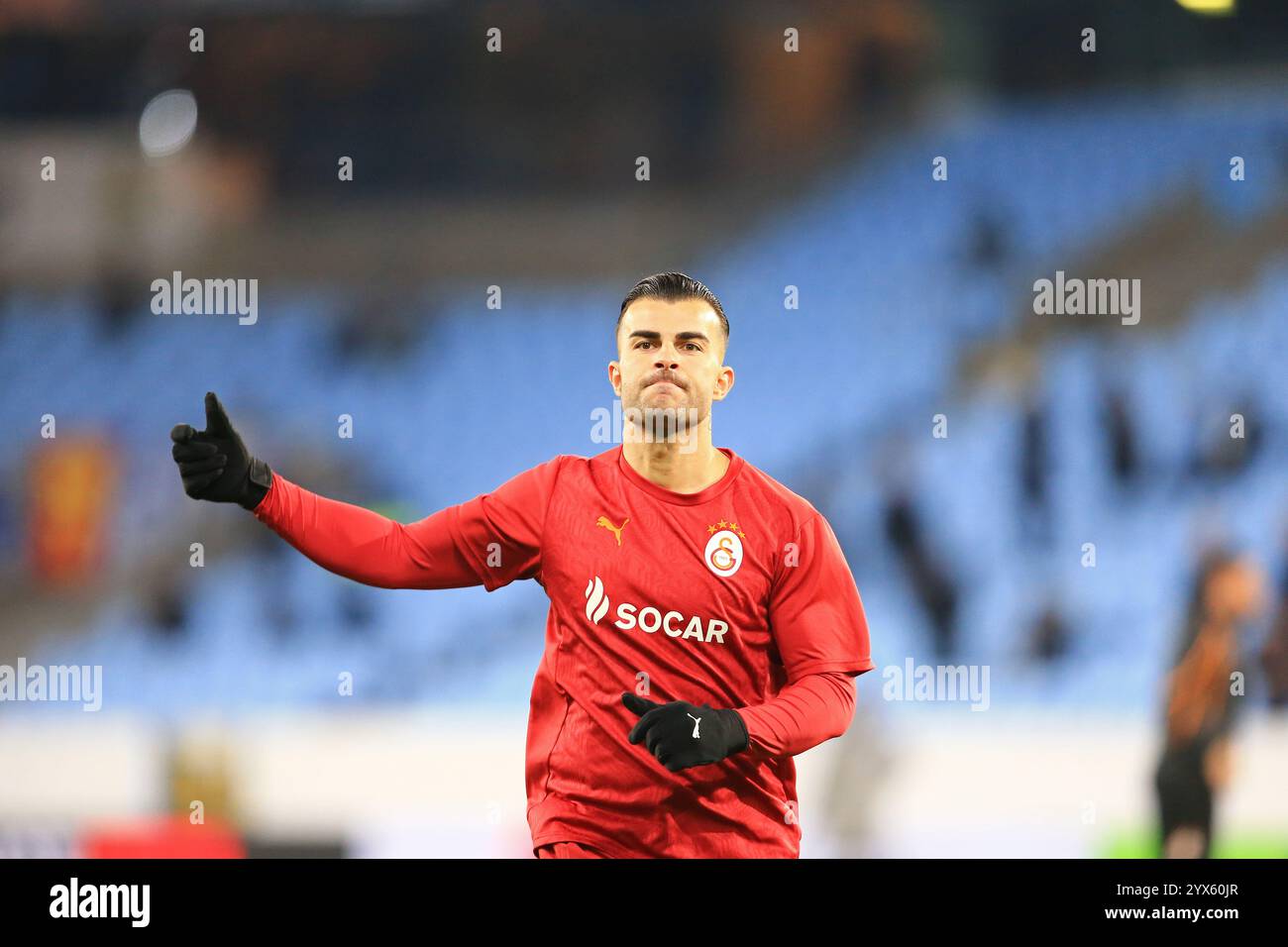 Malmo, Svezia. 12 dicembre 2024. Abdulkerim Bardakci del Galatasaray si sta scaldando per la partita UEFA Europa League tra Malmo FF e Galatasaray all'Eleda Stadion di Malmoe. Foto Stock