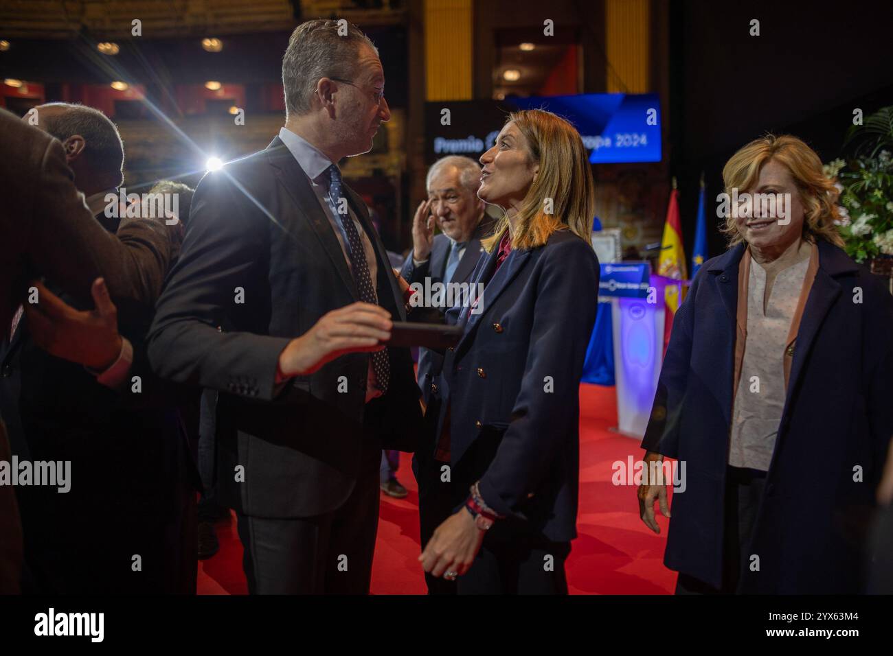 Madrid, Spagna. 13 dicembre 2024. Roberta Metsola (C), Presidente del Parlamento europeo, alla cerimonia di premiazione del Forum Europa 2024. (Foto di David Canales/SOPA Images/Sipa USA) credito: SIPA USA/Alamy Live News Foto Stock