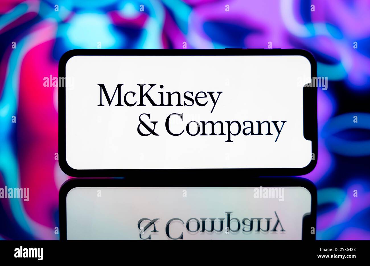 India. 14 dicembre 2024. In questa immagine, il logo McKinsey & Company viene visualizzato sullo schermo di un telefono cellulare. (Foto di Idrees Abbas/SOPA Images/Sipa USA) *** esclusivamente per notizie editoriali **** credito: SIPA USA/Alamy Live News Foto Stock