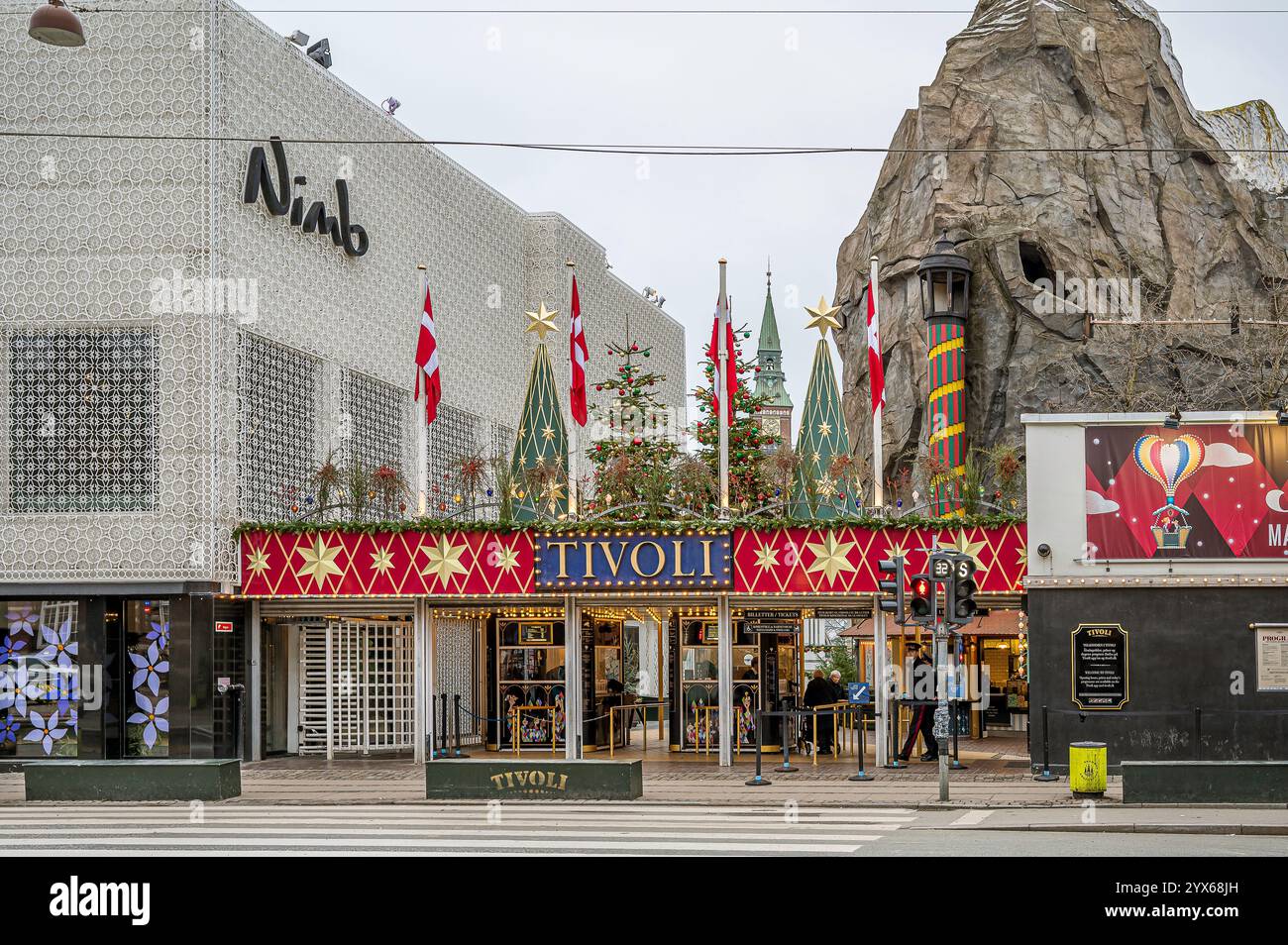 Ingresso Tivoli a Copenaghen a Bernstorffsgade, Danimarca, 10 dicembre 2024 Foto Stock