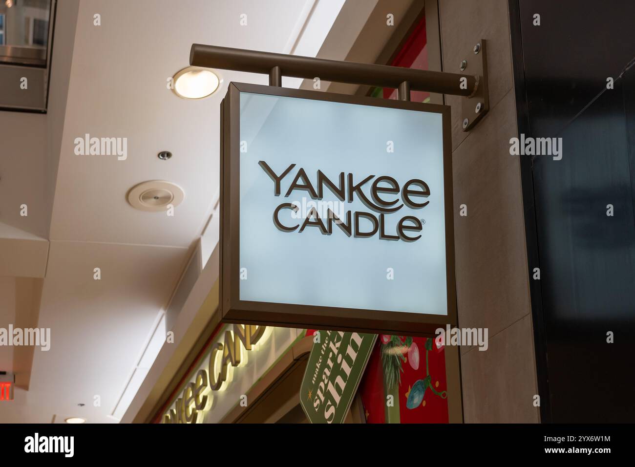 Natick, Massachusetts, Stati Uniti - 9 novembre 2023: Yankee Candle store presso il centro commerciale Natick di Natick, Massachusetts, Stati Uniti. Foto Stock