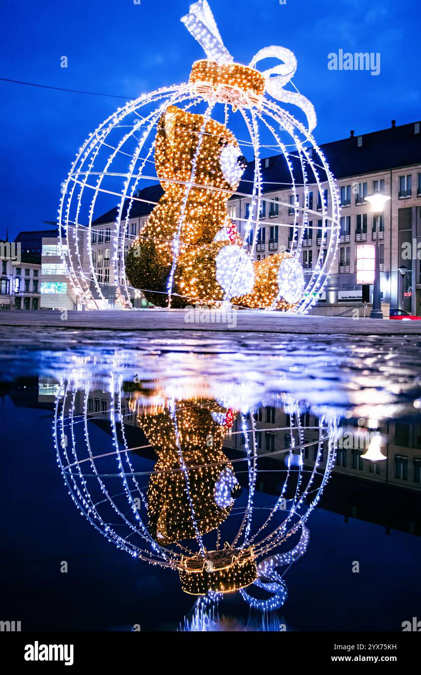 Village de Noel a Liegi 2024, Belgio. Capodanno 2025, Villaggio di Natale di Liegi e Mercatino di Natale Foto Stock