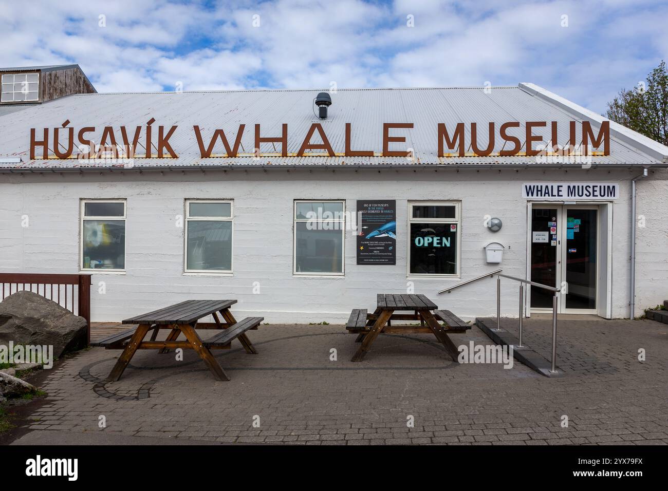 Husavik, Islanda, 21.05.22. Museo delle balene Husavik con mostre marine e balene, vista esterna della facciata dell'edificio e dell'ingresso. Foto Stock