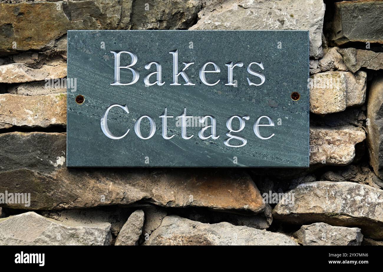 Nome della casa. Bakakers Cottage, Chapel Lane, Kirkland, Kendal, Cumbria, Inghilterra, Regno Unito, Europa. Foto Stock