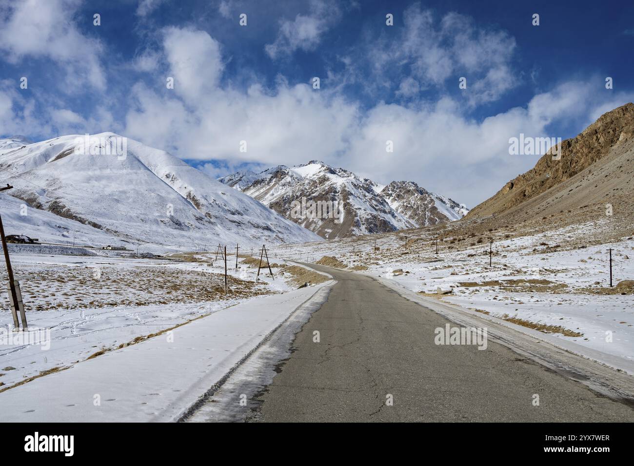 Winter Pamir Highway, Khorugh, provincia di Gorno-Badakhshan, Tagikistan, Asia centrale, Asia Foto Stock
