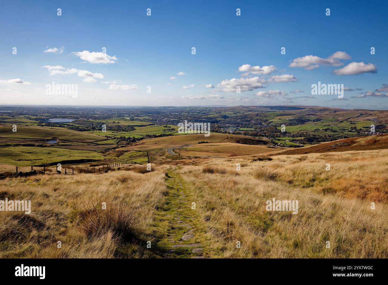 Ammira la Blackstone Edge Roman Road fino a Cheshire Plain, Inghilterra. Foto Stock