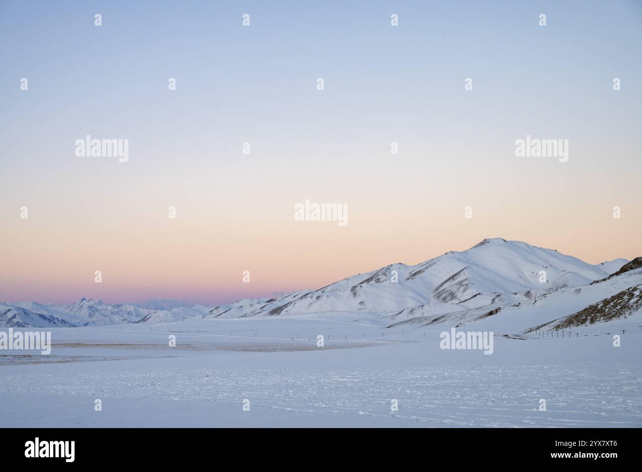 Paesaggio invernale dell’altopiano di Pamir, Pamir Highway, Alichur, provincia di Gorno-Badakhshan, Tagikistan, Asia centrale, Asia Foto Stock