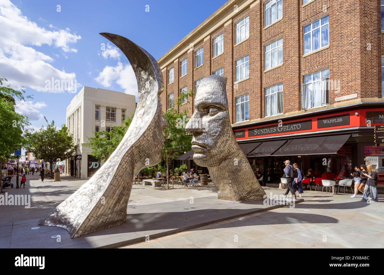 Centro di Bedford riflessioni di Bedford di Rick Kirby in Silver Street Bedford Bedfordshire Inghilterra Regno Unito Europa Foto Stock