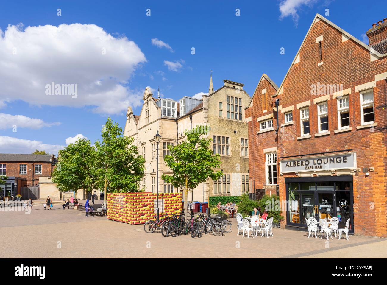 Bedford Town Center Cafe Bar l'albero Lounge Riverside Square Bedford Bedfordshire Inghilterra Regno Unito GB Europa Foto Stock