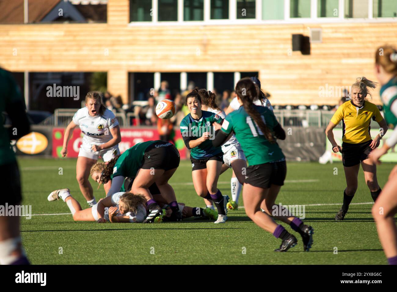 Londra, Regno Unito, 14 dicembre 2024. Ealing Trailfinders scroga Caity Mattinson contro Julia Schell contro Exeter Chiefs, Premiership Women's Rugby al Trailfinders Sports Club, Londra. Alex Williams / Alamy Live News Foto Stock