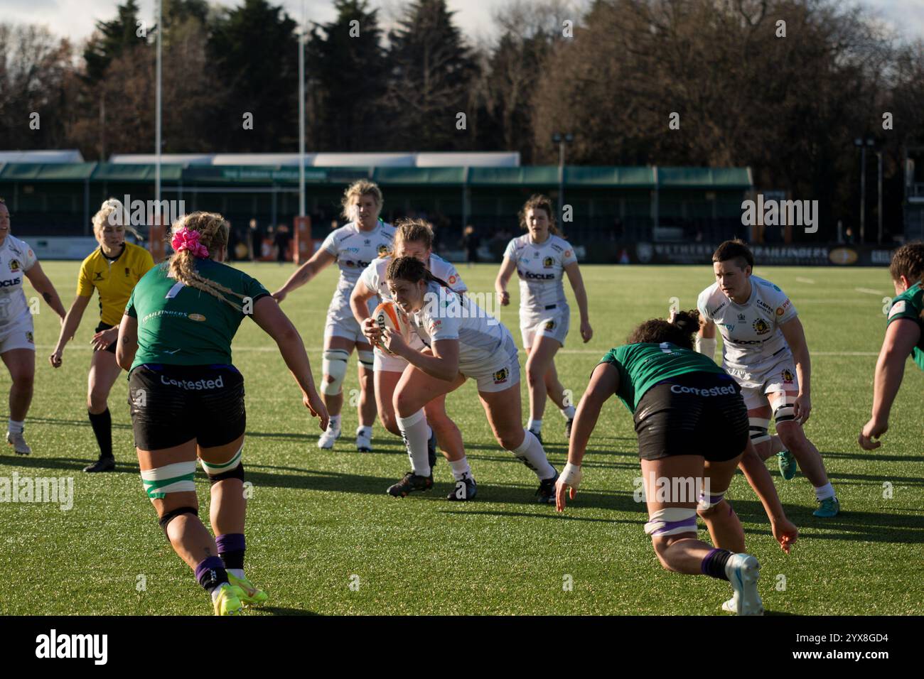 Londra, Regno Unito, 14 dicembre 2024. Il prof degli Exeter Chiefs Hope Rogers attacca la linea Ealing Trailfinders, Premiership Women's Rugby al Trailfinders Sports Club di Londra. Alex Williams / Alamy Live News Foto Stock