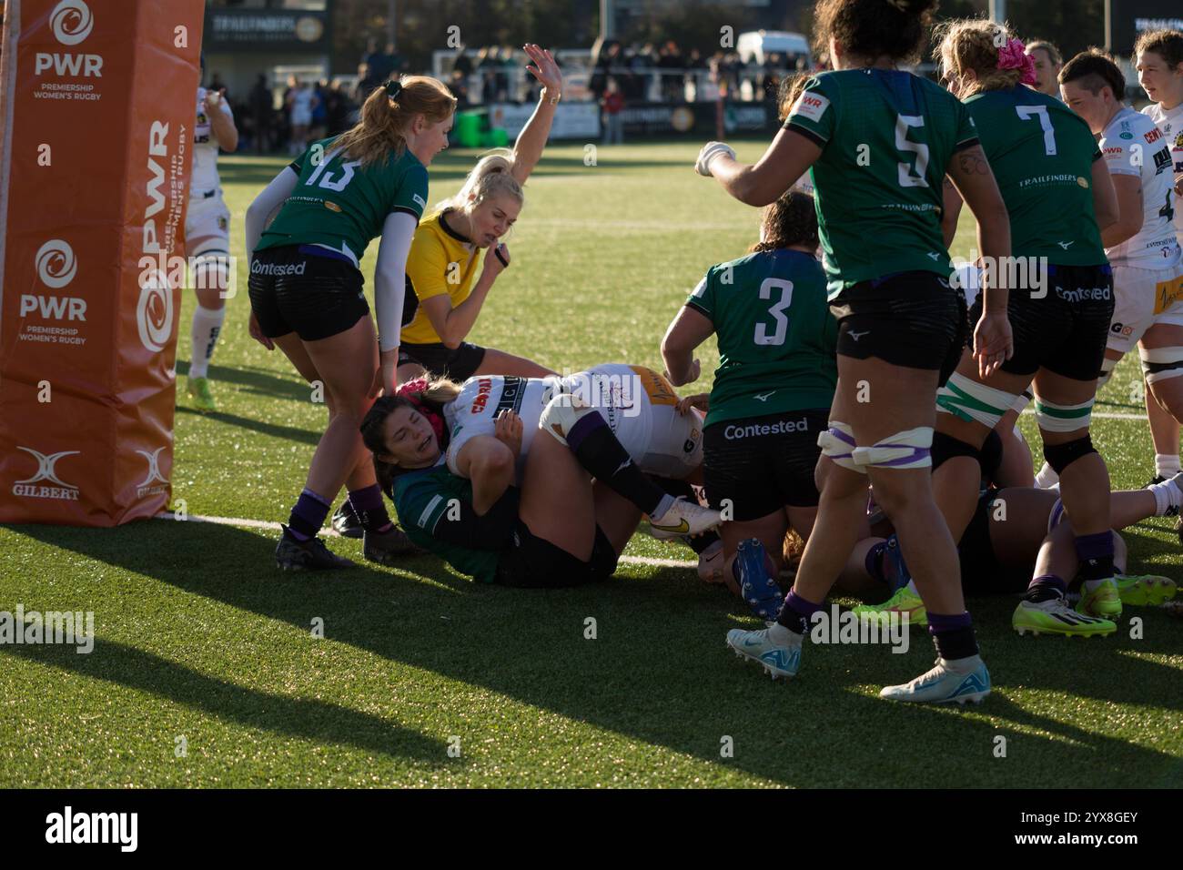 Londra, Regno Unito, 14 dicembre 2024. Il prop degli Exeter Chiefs Hope Rogers viene premiato con il Try contro Ealing Trailfinders, Premiership Women's Rugby al Trailfinders Sports Club di Londra. Alex Williams / Alamy Live News Foto Stock