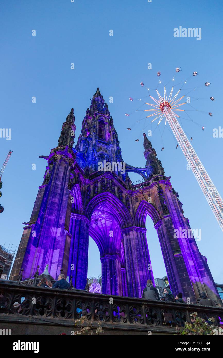 Lo Star Flyer è un'escursione di 262 metri accanto al monumento Scott di Edimburgo. Foto Stock