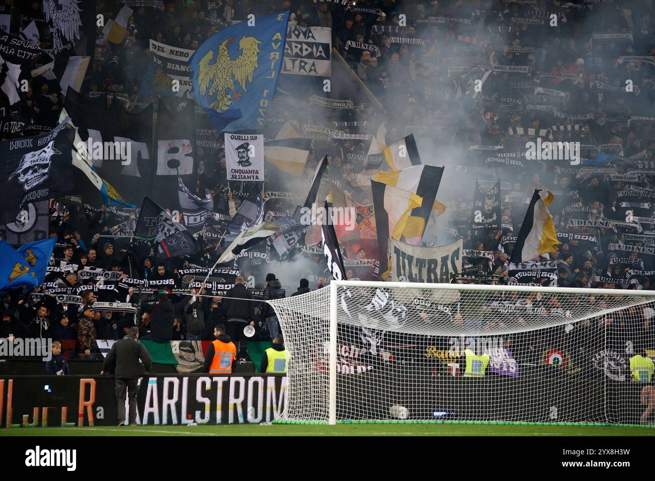 Udine, Italia. 14 dicembre 2024. I tifosi di Udineseâ durante la partita di campionato italiano di calcio di serie A Enilive tra Udinese calcio e SSC Napoli al Bluenergy Stadium il 14 dicembre 2024, Udine, Italia durante Udinese calcio vs SSC Napoli, partita italiana di calcio di serie A A Udine, Italia, 14 dicembre 2024 Credit: Independent Photo Agency/Alamy Live News Foto Stock