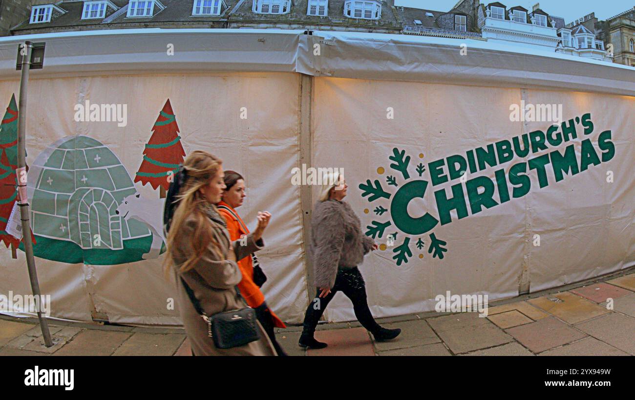 Edimburgo, Scozia, Regno Unito. 14 dicembre 2024. Meteo nel Regno Unito: La gente del posto si è recata ai mercatini e alle strade di natale come capitale per la celebrazione di tre settimane in città. La fiera di natale in george Street. Credit Gerard Ferry/Alamy Live News Foto Stock