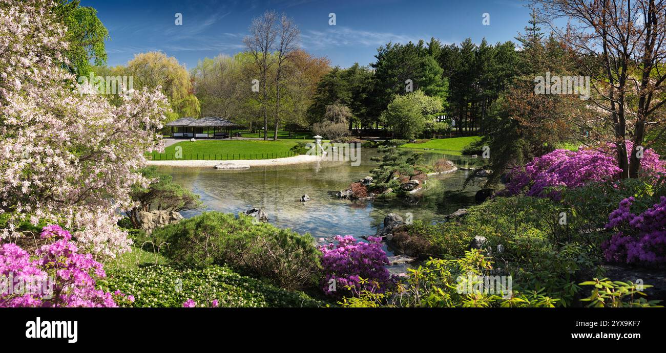 Tempio cinese e giardino Zen al Giardino Botanico di Montreal, Montreal, Quebec, Canada. Jardin de chine, Jardin botanique de Montréal, Ville de Montréal Foto Stock