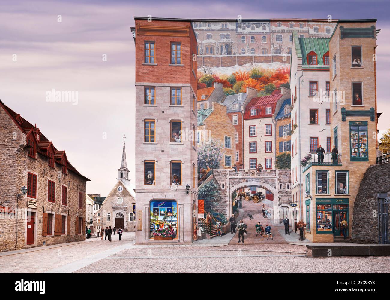La Fresque des Québécois parete grande affresco murale con la storia del Quebec all'angolo di Notre Dame Street nella storica città vecchia di Quebec City. Quebec, Canada. R Foto Stock