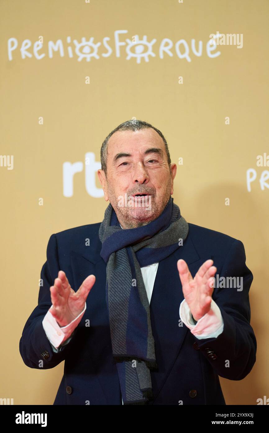 Madrid. Spagna. 20241214, Jose Luis Garci partecipa al 30° Premio Jose Maria Forque - Red Carpet al Palacio Municipal IFEMA il 14 dicembre 2024 a Madrid, Spagna Credit: MPG/Alamy Live News Foto Stock