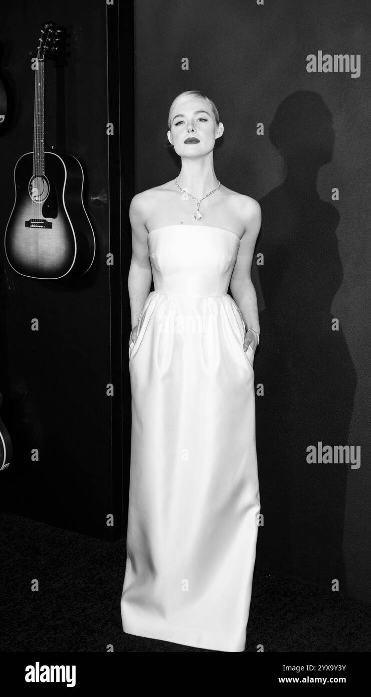 New York, New York, Stati Uniti. 13 dicembre 2024. Elle Fanning indossa abiti di Prada e Cartier Jewelry partecipa alla prima di "A complete Unknown" al SVA Theater di New York il 13 dicembre 2024 (Credit Image: © Lev Radin/ZUMA Press Wire) SOLO PER USO EDITORIALE! Non per USO commerciale! Foto Stock