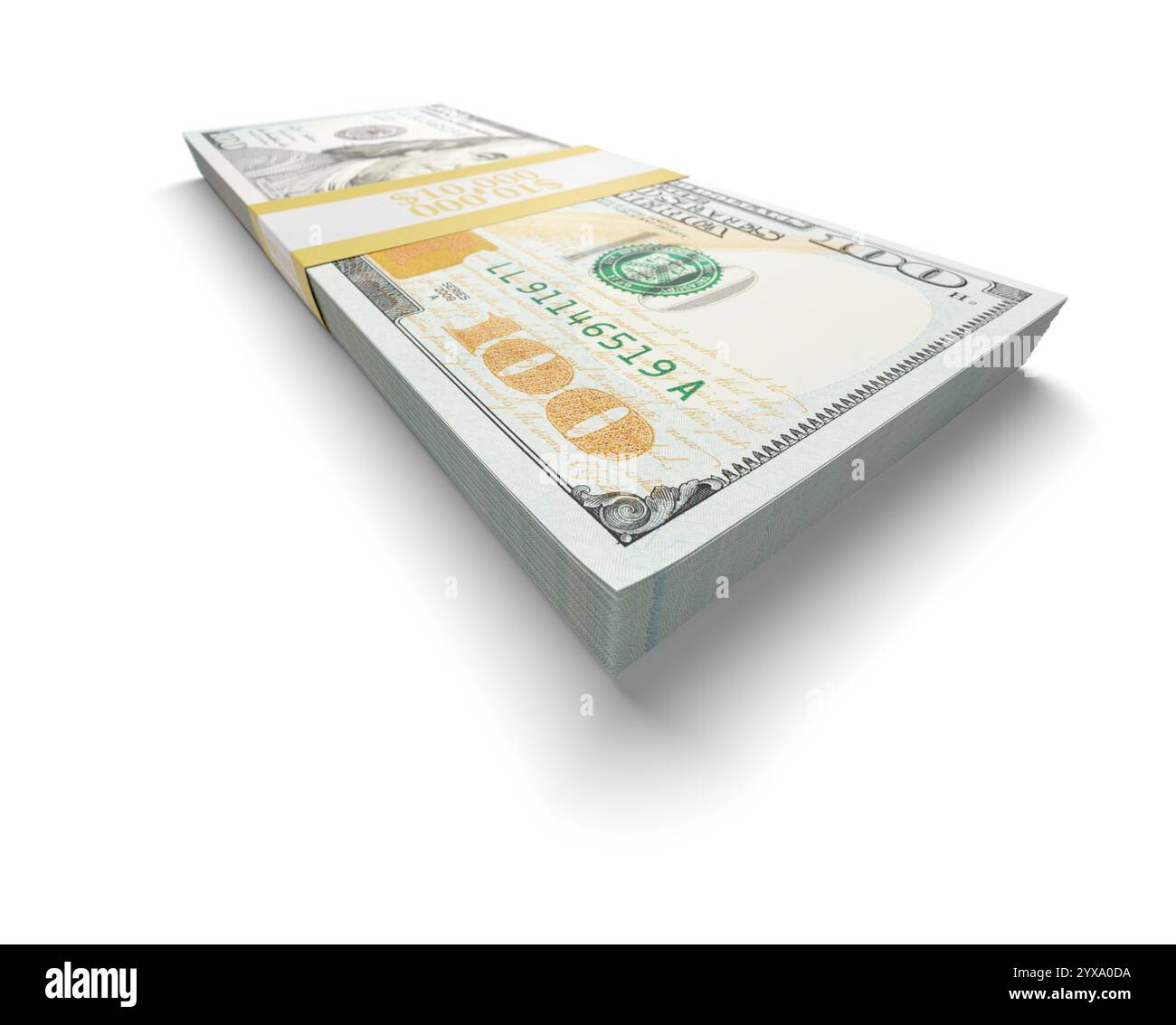 Una pila di diecimila dollari di banconote da cento dollari isolata su sfondo bianco. Foto Stock