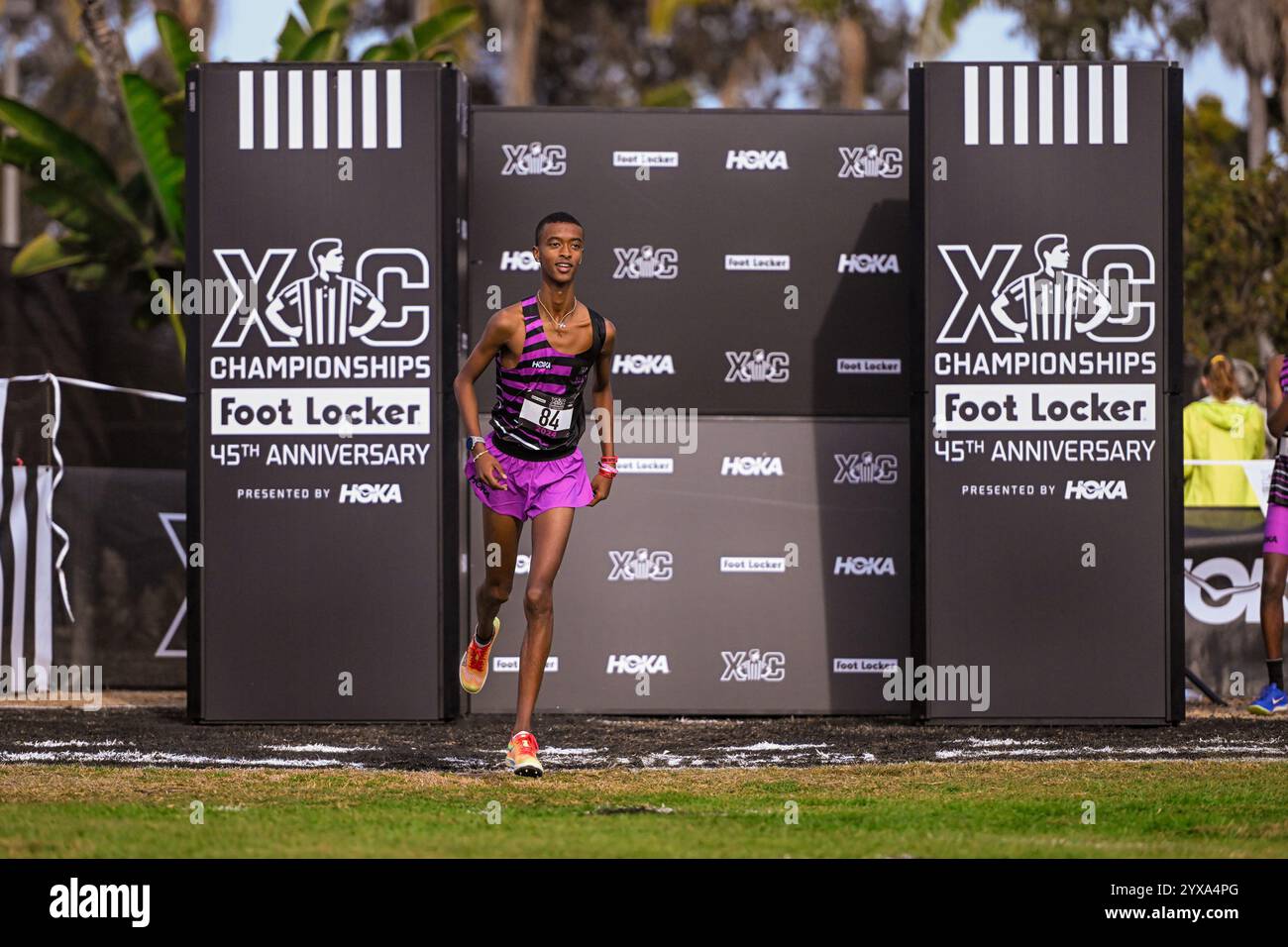 San Diego, Stati Uniti. 13 dicembre 2024. Trey Caldwell si piazza dodicesimo nella gara ragazzi alle 15:47,9, durante i Campionati di fondo Foot Locker a Morley Field, sabato 14 dicembre 2024, a San Diego, California (Thomas Fernandez/immagine dello sport) crediti: Kirby Lee/Alamy Live News Foto Stock