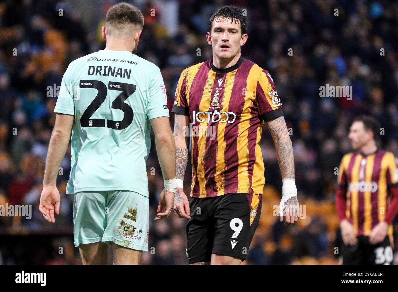 Bradford, Regno Unito. 14 dicembre 2024. Valley Parade, Bradford, Inghilterra, 14 dicembre 2024: Andy Cook (9 Bradford City) durante la partita EFL Sky Bet League Two tra Bradford City e Swindon Town a Valley Parade a Bradford, Inghilterra, il 14 dicembre 2024. (Sean Chandler/SPP) credito: Foto SPP Sport Press. /Alamy Live News Foto Stock