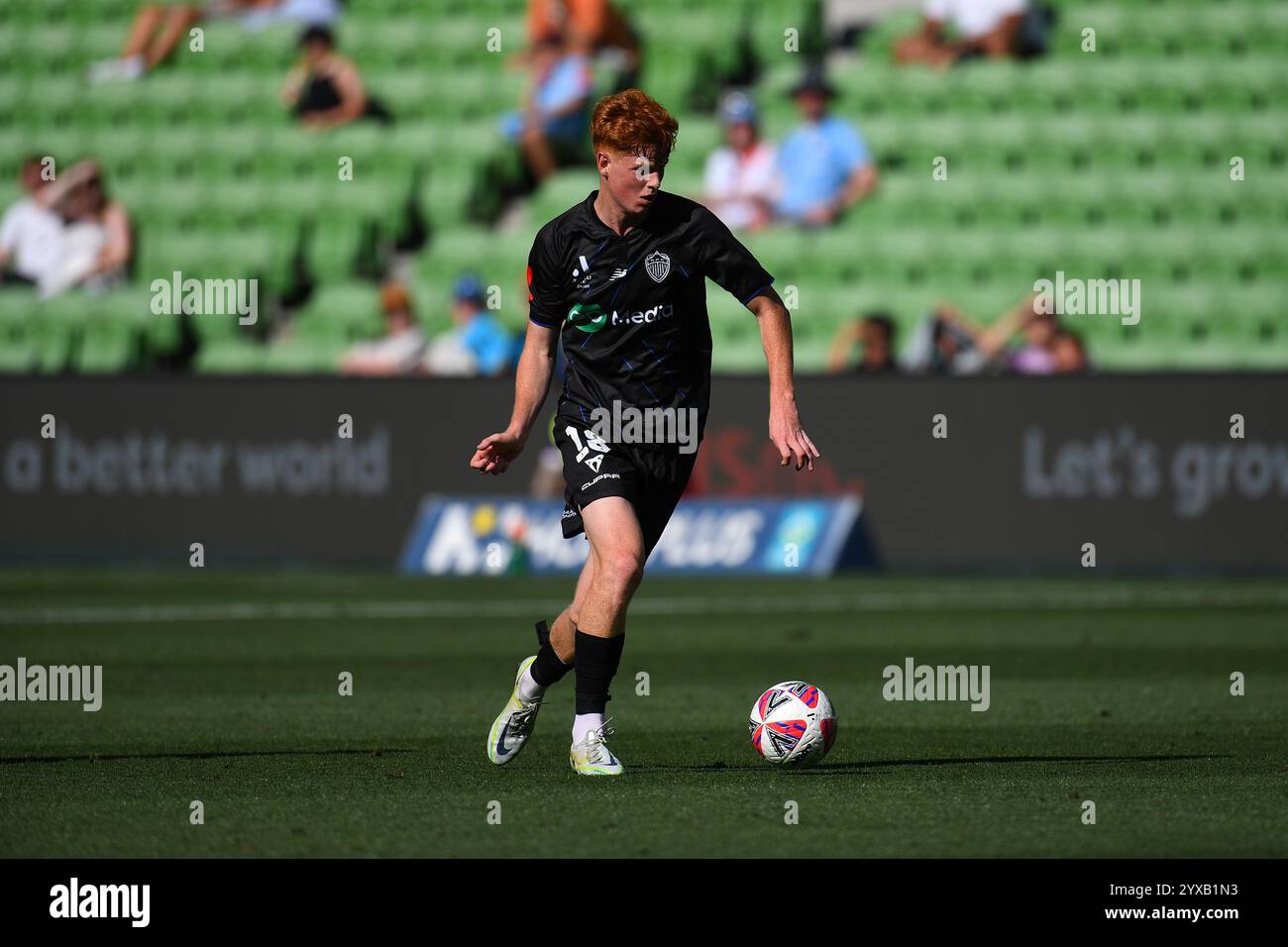 MELBOURNE, AUSTRALIA. 15 dicembre 2024. Nella foto: Finn McKenlay di Auckland durante la partita dell'ISUZU A League Round 8 Melbourne City vs Auckland all'AAMI Park di Melbourne, Australia. Crediti: Karl Phillipson / Alamy Live News Foto Stock