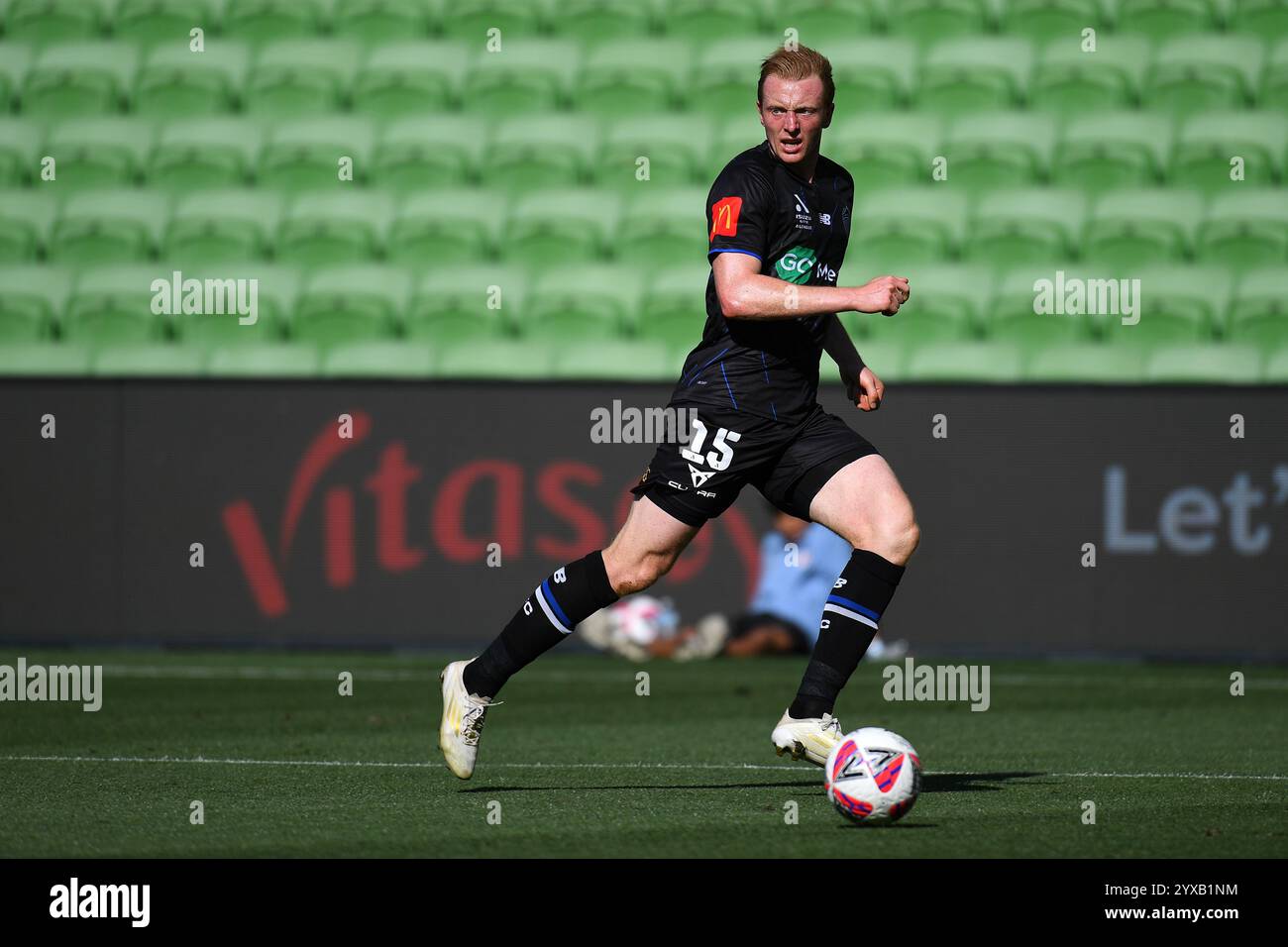 MELBOURNE, AUSTRALIA. 15 dicembre 2024. Nella foto: Francis de Vries di Auckland durante la partita dell'ISUZU A League Round 8 Melbourne City vs Auckland all'AAMI Park di Melbourne, Australia. Crediti: Karl Phillipson / Alamy Live News Foto Stock