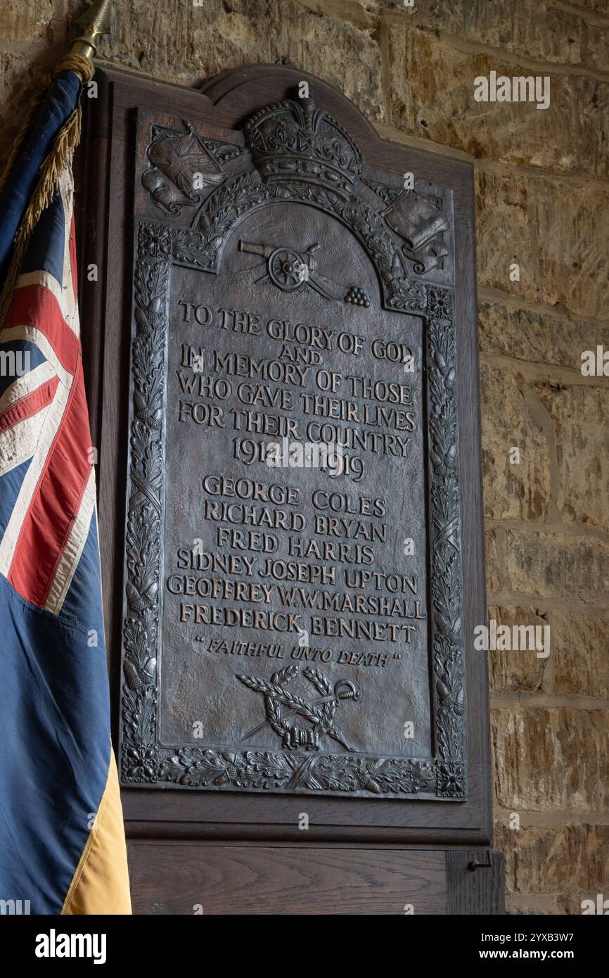 Targa commemorativa della guerra, Holy Trinity Church, Shenington, Oxfordshire, Inghilterra, REGNO UNITO Foto Stock