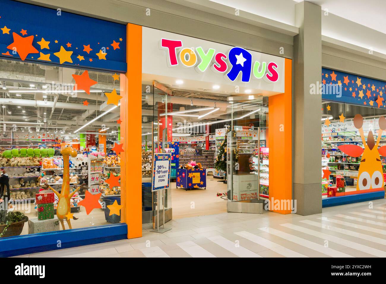 BLOOMINGTON, Minnesota, Stati Uniti, 13 DICEMBRE 2024: T oys R Us negozio di giocattoli al dettaglio presso il Mall of America. Foto Stock