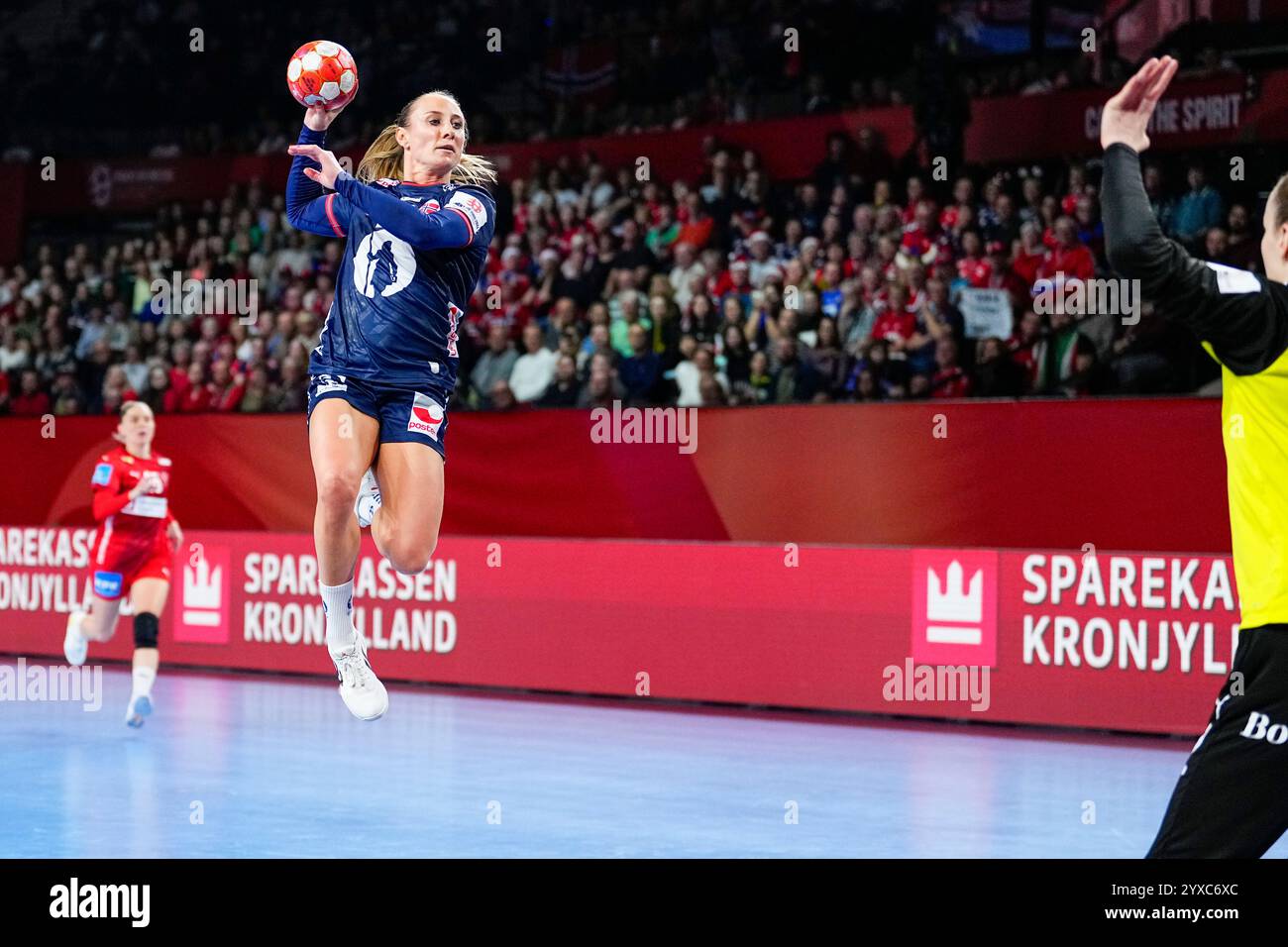 Vienna, Austria 20241215. Camilla Herrem segna il primo gol della Norvegia durante la finale del Campionato europeo tra Danimarca e Norvegia nella Wiener Stadthalle. Foto: Beate Oma Dahle / NTB Foto Stock