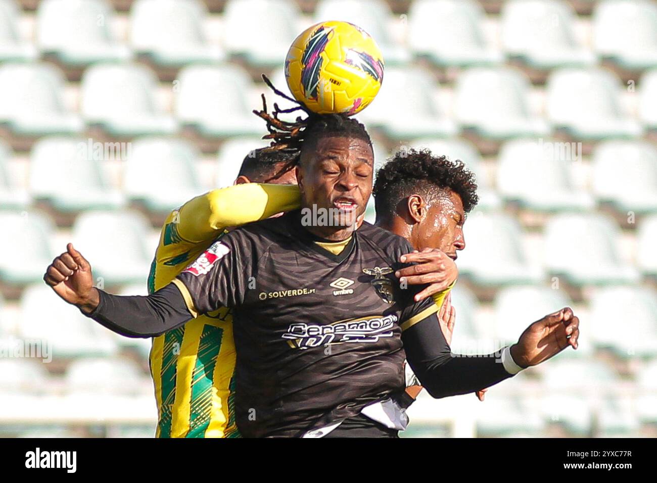 Tondela, PT, Portogallo. 15 dicembre 2024. Tondela (pt) 15/12/2024 - liga portugal meu super - cd tondela x portimonense Ã¢â‚¬' chico banza portimonese player durante la partita tra tondela x portimonese, valida per il 14° round della liga portugal 2 meu super, tenutasi allo stadio Joao Cardoso, a tondela, questa domenica pomeriggio,(15) (Credit Image: © Alexandre Gomes/TheNEWS2 via ZUMA Press wire) SOLO USO EDITORIALE! Non per USO commerciale! Foto Stock