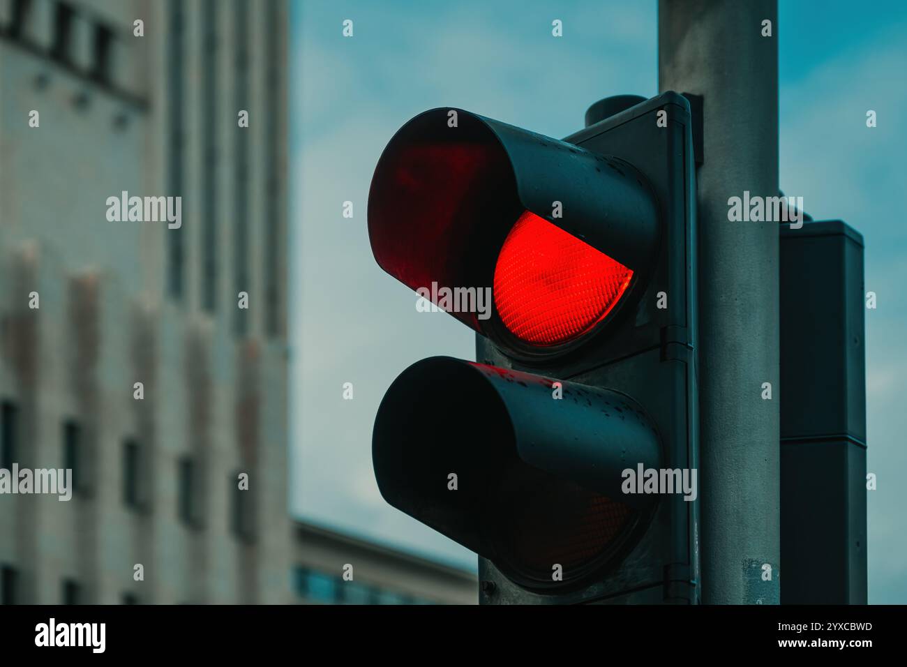 Semaforo rosso sul semaforo, concentrazione selettiva Foto Stock