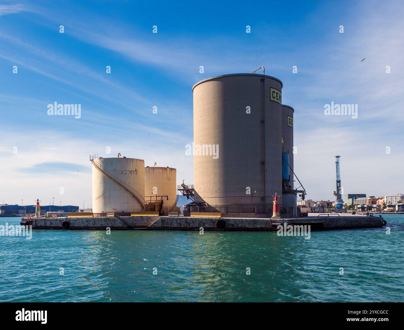 Molo di carico al porto di Malaga Foto Stock
