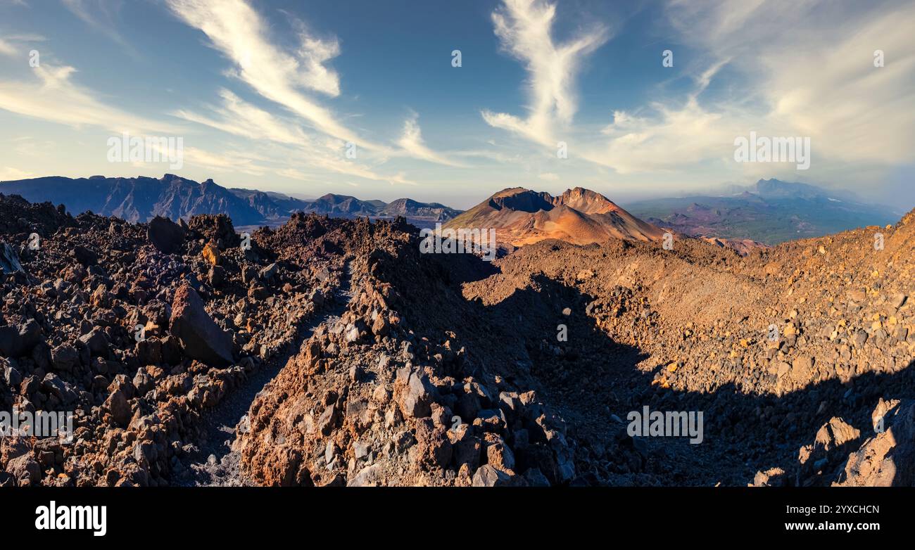 Splendida vista panoramica sul monte Teide, sul cratere Pico Viejo, Tenerife Foto Stock