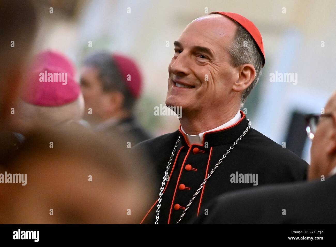 Il cardinale Francesco Bustillo nella Cattedrale di Santa Maria Assunta durante la visita di Papa Francesco in Corsica ad Ajaccio, Corsica, Francia, il 15 dicembre 2024. Foto di Franck Castel/ABACAPRESS. COM credito: Abaca Press/Alamy Live News Foto Stock