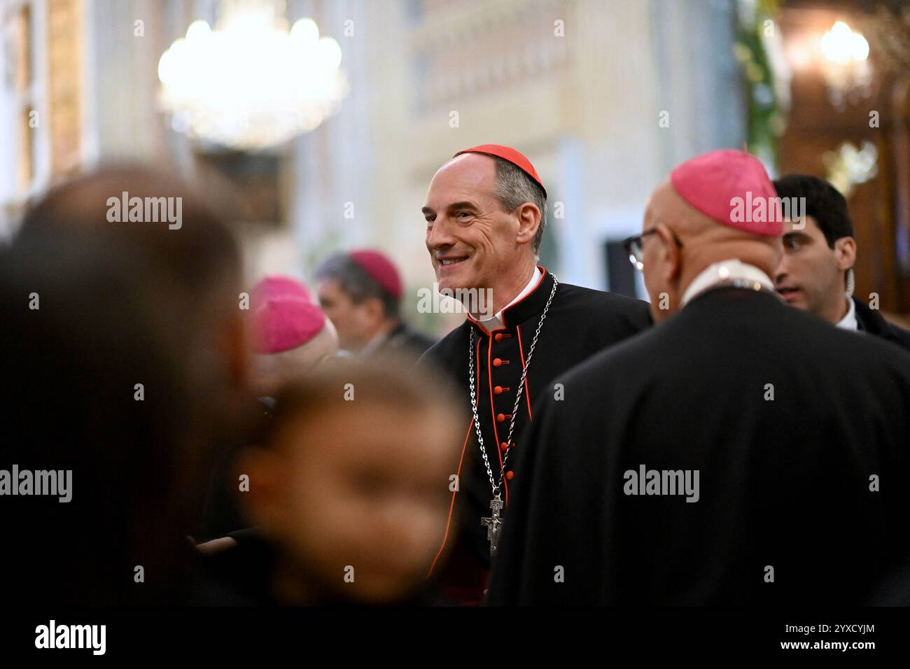 Il cardinale Francesco Bustillo nella Cattedrale di Santa Maria Assunta durante la visita di Papa Francesco in Corsica ad Ajaccio, Corsica, Francia, il 15 dicembre 2024. Foto di Franck Castel/ABACAPRESS. COM credito: Abaca Press/Alamy Live News Foto Stock