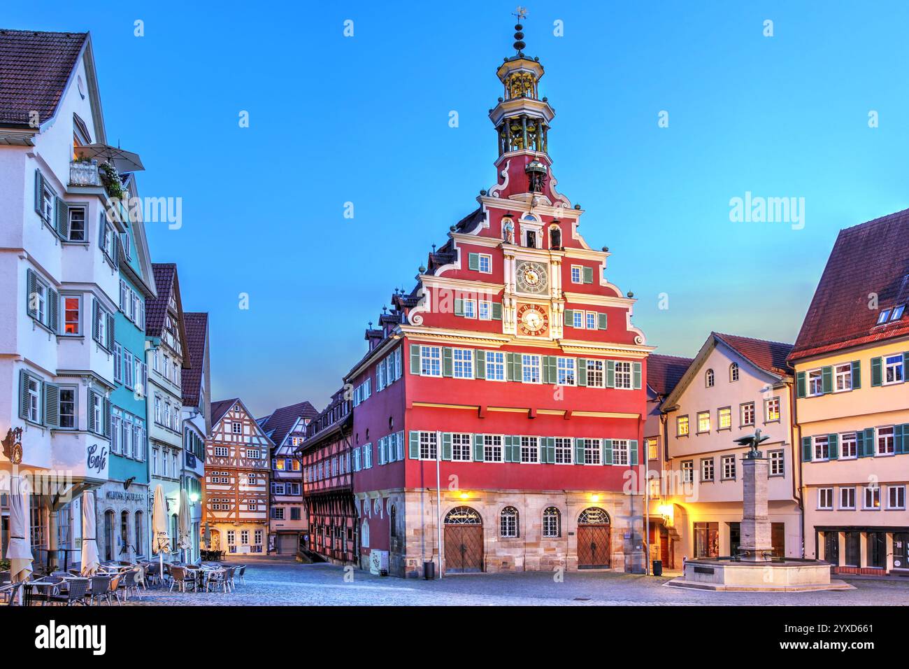 Il vecchio municipio (alte Rathaus) nel Rathausplatz a Esslingen am Neckar, vicino a Stoccarda nel Baden-Wurttemberg, Germania Foto Stock