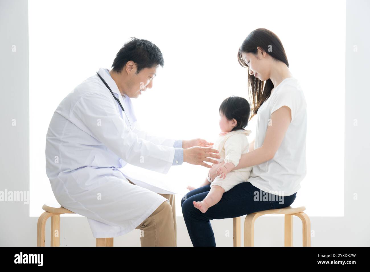 Il controllo medico del bambino Foto Stock